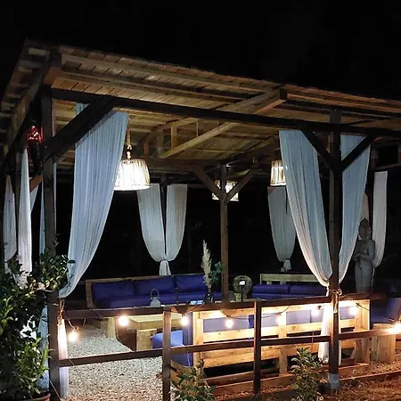 Luxe tent Domaine Authentique De Rose