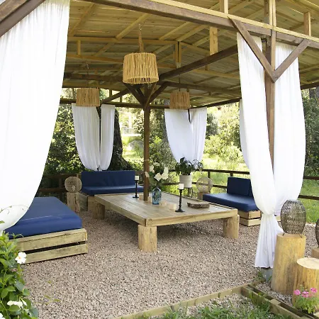 Domaine Authentique De Rose